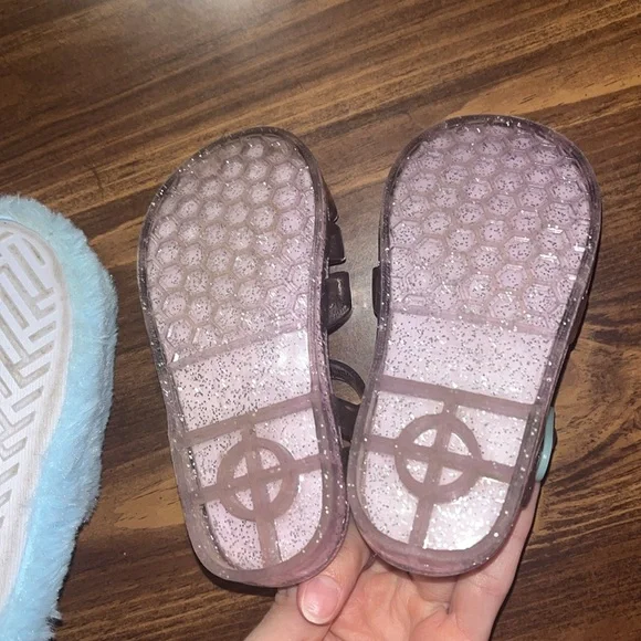 Bluey shoes- 2 pair size 7 - Picture 7 of 9